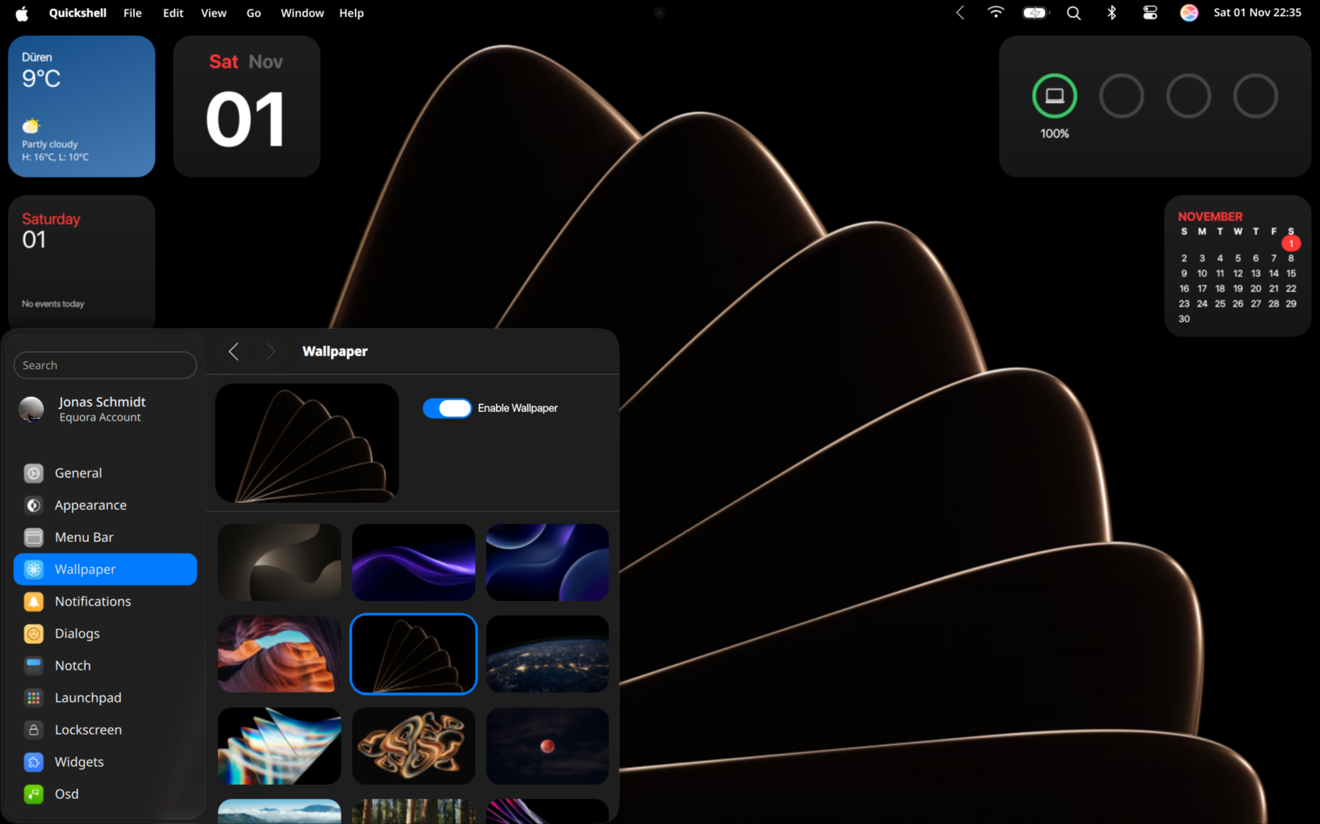 Clean Desktop with the Settings App open
